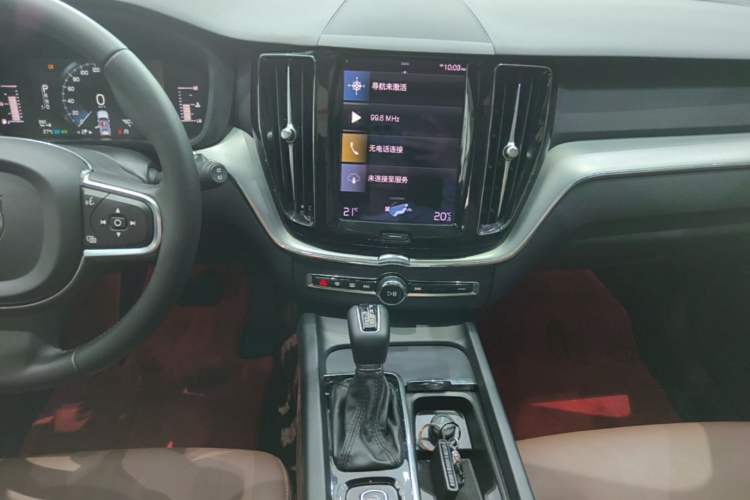 Used Volvo XC60 2021 T5 4x4 Smart Luxury Edition Audio And AC Panel