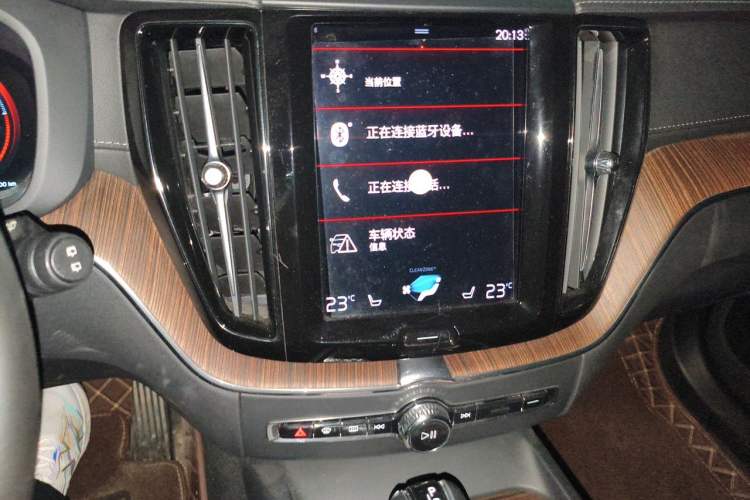 Used Volvo XC60 2021 T5 4x4 Smart Luxury Edition Audio And AC Panel