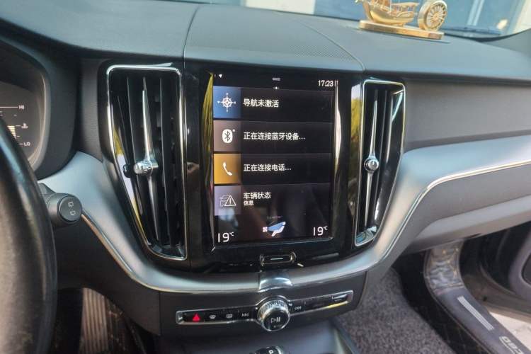 Used Volvo XC60 2021 T5 4x4 Smart Luxury Edition Audio And AC Panel