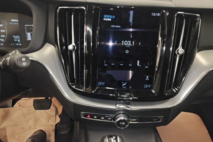 Used Volvo XC60 2021 T5 4x4 Smart Luxury Edition Audio And AC Panel