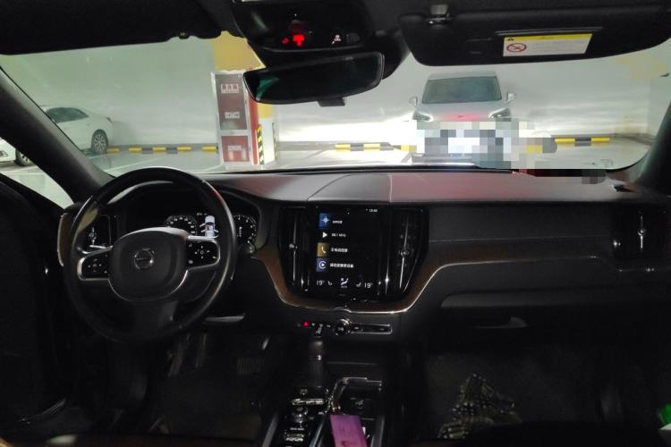 Used Volvo XC60 2021 T5 4x4 Smart Luxury Edition Center Console