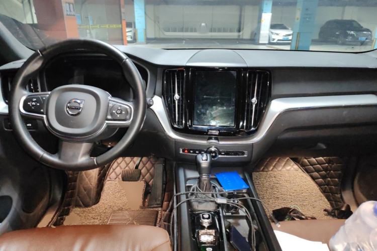 Used Volvo XC60 2021 T5 4x4 Smart Luxury Edition Center Console