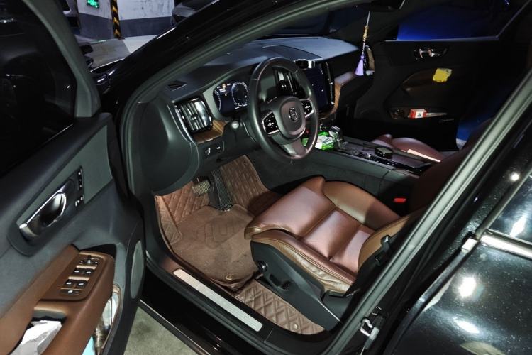Used Volvo XC60 2021 T5 4x4 Smart Luxury Edition Driver Seat