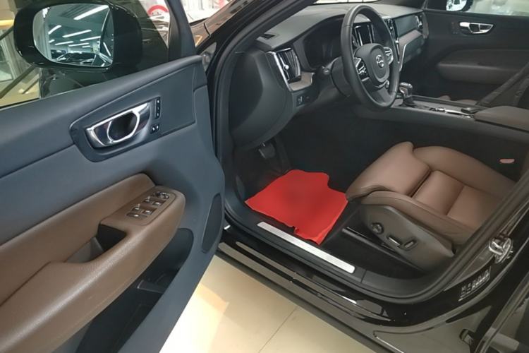 Used Volvo XC60 2021 T5 4x4 Smart Luxury Edition Driver Seat