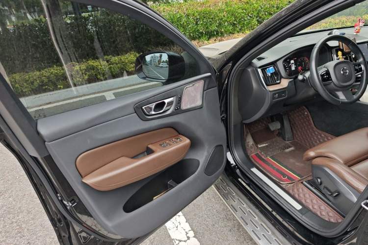 Used Volvo XC60 2021 T5 4x4 Smart Luxury Edition Driver Seat