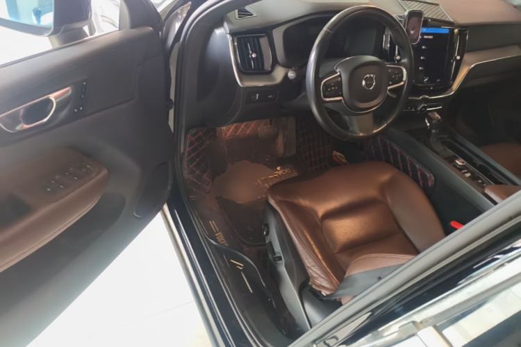 Used Volvo XC60 2021 T5 4x4 Smart Luxury Edition Driver Seat