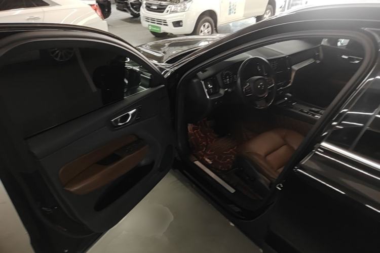 Used Volvo XC60 2021 T5 4x4 Smart Luxury Edition Driver Seat
