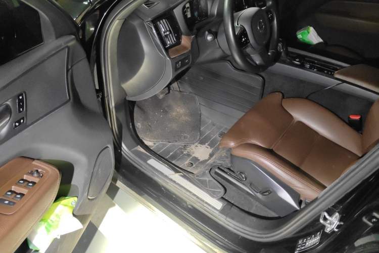 Used Volvo XC60 2021 T5 4x4 Smart Luxury Edition Driver Seat