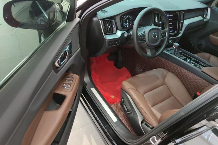 Used Volvo XC60 2021 T5 4x4 Smart Luxury Edition Driver Seat