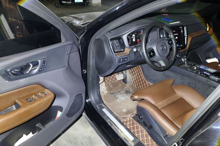 Used Volvo XC60 2021 T5 4x4 Smart Luxury Edition Driver Seat