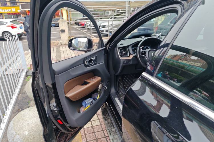 Used Volvo XC60 2021 T5 4x4 Smart Luxury Edition Driver Seat