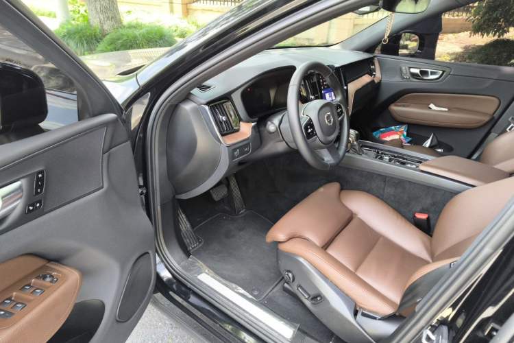 Used Volvo XC60 2021 T5 4x4 Smart Luxury Edition Driver Seat