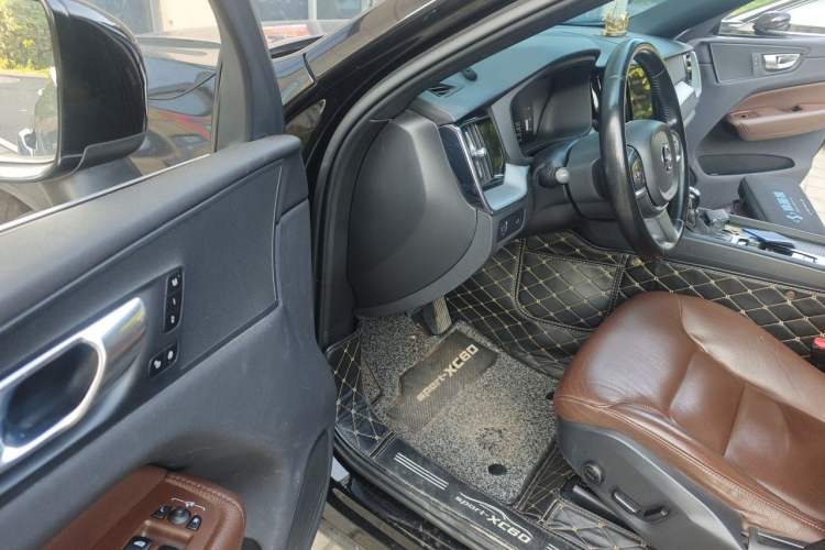 Used Volvo XC60 2021 T5 4x4 Smart Luxury Edition Driver Seat