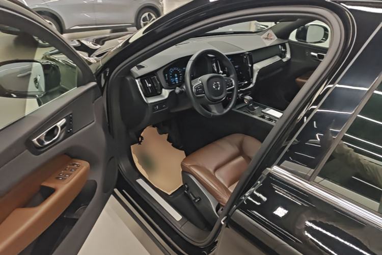 Used Volvo XC60 2021 T5 4x4 Smart Luxury Edition Driver Seat