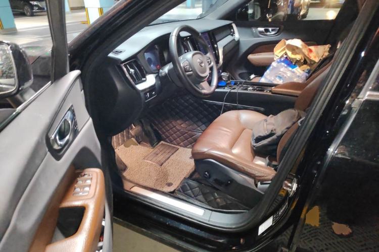 Used Volvo XC60 2021 T5 4x4 Smart Luxury Edition Driver Seat