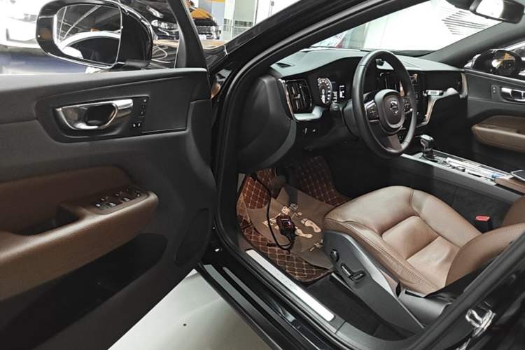 Used Volvo XC60 2021 T5 4x4 Smart Luxury Edition Driver Seat