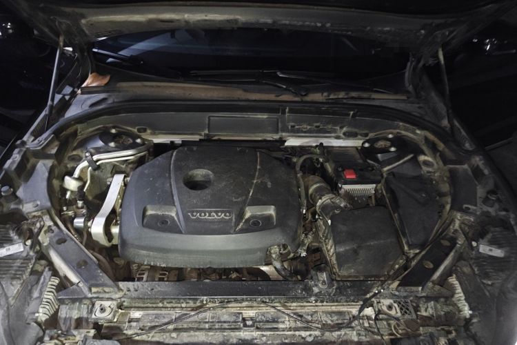 Used Volvo XC60 2021 T5 4x4 Smart Luxury Edition Engine Bay
