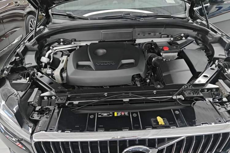 Used Volvo XC60 2021 T5 4x4 Smart Luxury Edition Engine Bay