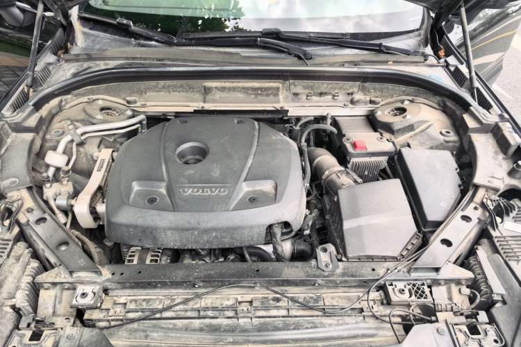 Used Volvo XC60 2021 T5 4x4 Smart Luxury Edition Engine Bay