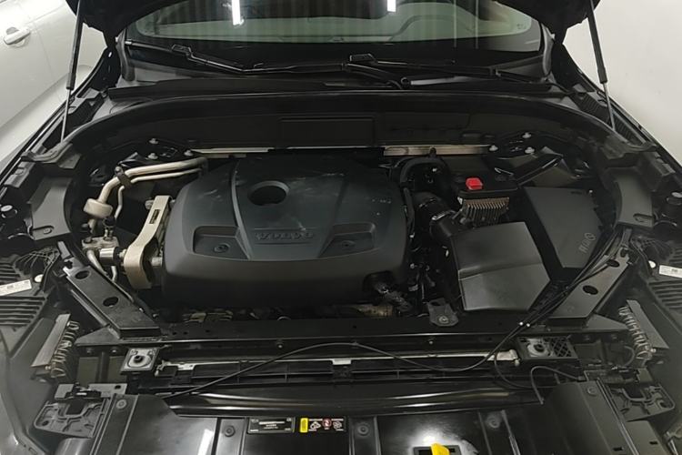 Used Volvo XC60 2021 T5 4x4 Smart Luxury Edition Engine Bay