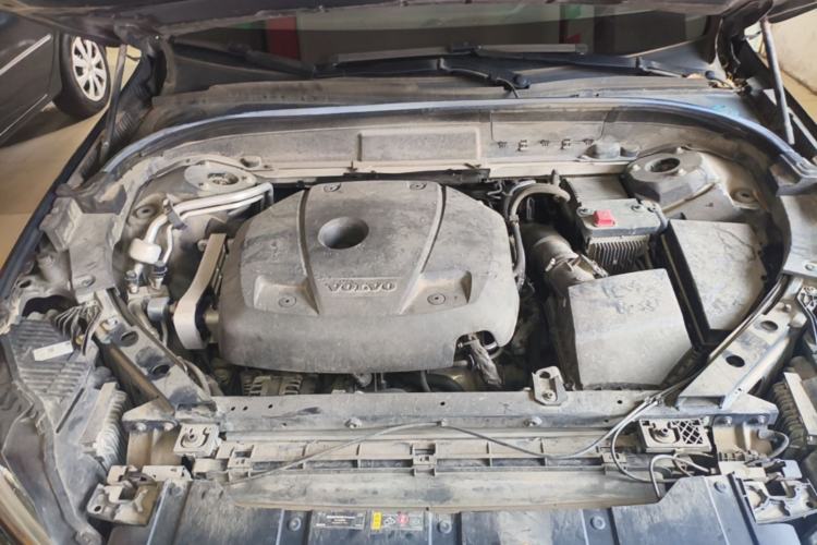 Used Volvo XC60 2021 T5 4x4 Smart Luxury Edition Engine Bay
