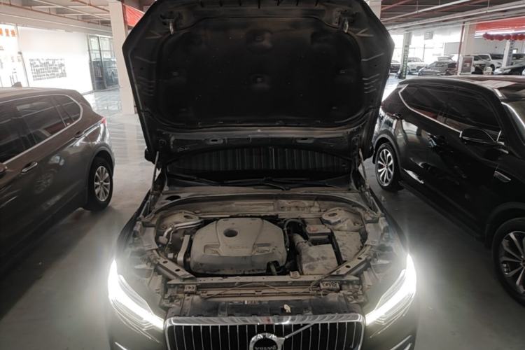Used Volvo XC60 2021 T5 4x4 Smart Luxury Edition Engine Bay
