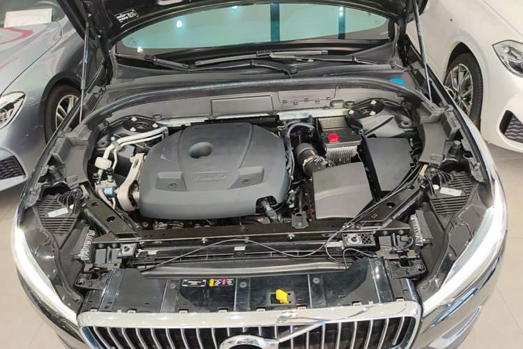 Used Volvo XC60 2021 T5 4x4 Smart Luxury Edition Engine Bay