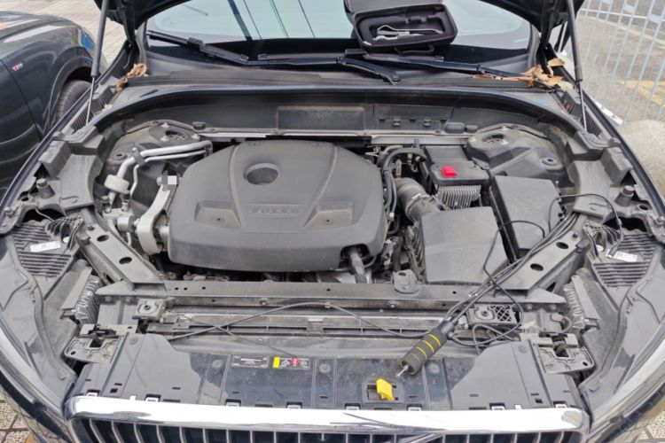 Used Volvo XC60 2021 T5 4x4 Smart Luxury Edition Engine Bay