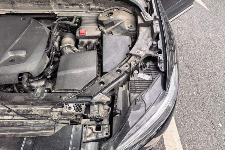 Used Volvo XC60 2021 T5 4x4 Smart Luxury Edition Engine Bay Left