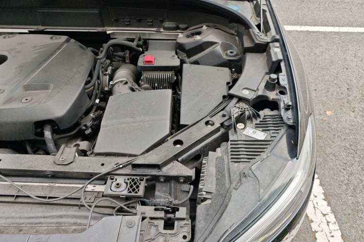 Used Volvo XC60 2021 T5 4x4 Smart Luxury Edition Engine Bay Left