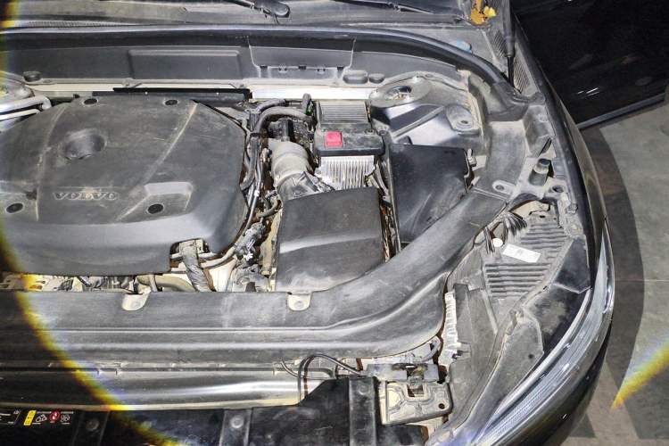 Used Volvo XC60 2021 T5 4x4 Smart Luxury Edition Engine Bay Left