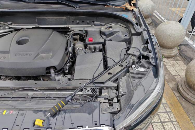 Used Volvo XC60 2021 T5 4x4 Smart Luxury Edition Engine Bay Left