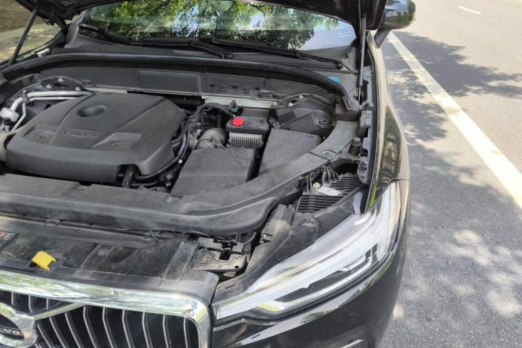 Used Volvo XC60 2021 T5 4x4 Smart Luxury Edition Engine Bay Left