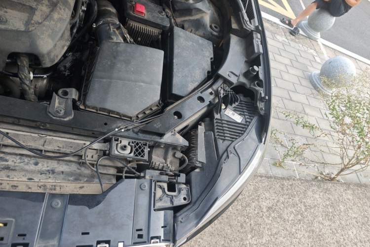 Used Volvo XC60 2021 T5 4x4 Smart Luxury Edition Engine Bay Left