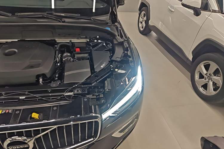 Used Volvo XC60 2021 T5 4x4 Smart Luxury Edition Engine Bay Left