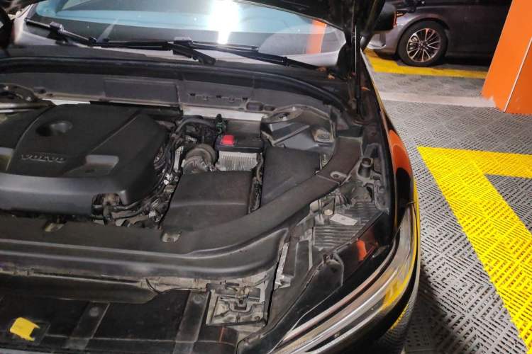 Used Volvo XC60 2021 T5 4x4 Smart Luxury Edition Engine Bay Left