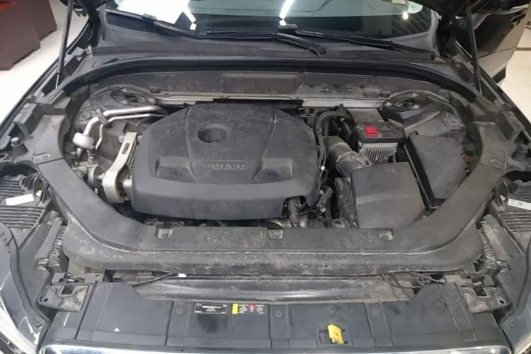 Used Volvo XC60 2021 T5 4x4 Smart Luxury Edition Engine Bay