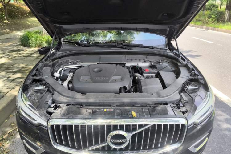 Used Volvo XC60 2021 T5 4x4 Smart Luxury Edition Engine Bay