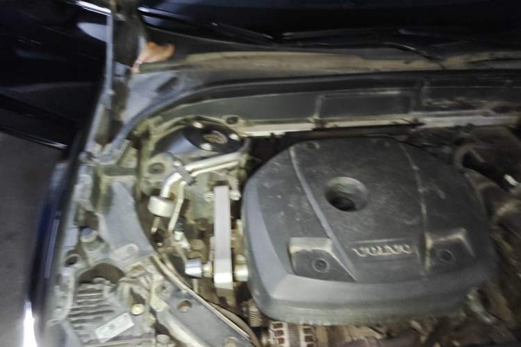 Used Volvo XC60 2021 T5 4x4 Smart Luxury Edition Engine Bay Right