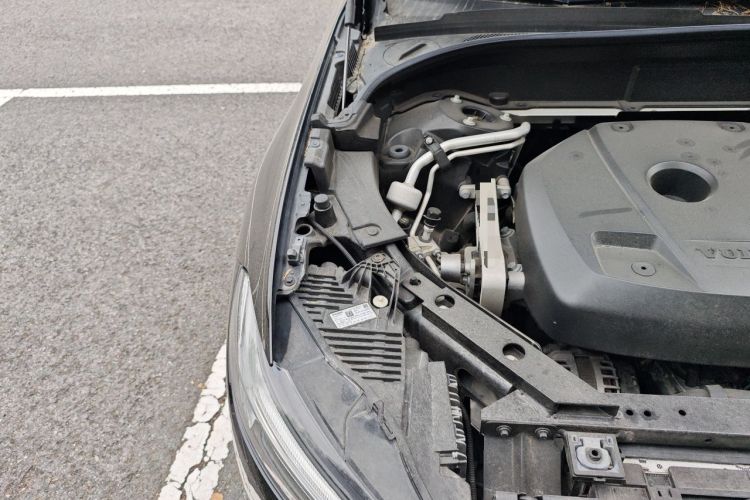 Used Volvo XC60 2021 T5 4x4 Smart Luxury Edition Engine Bay Right