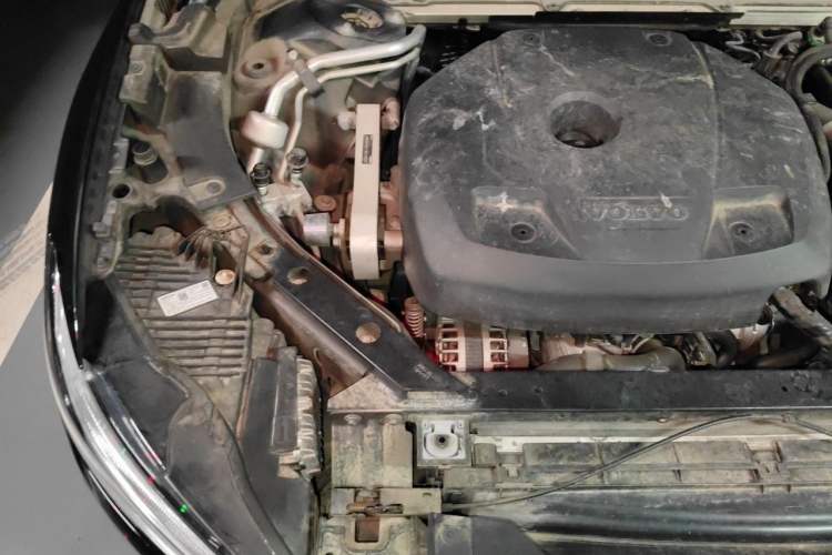 Used Volvo XC60 2021 T5 4x4 Smart Luxury Edition Engine Bay Right