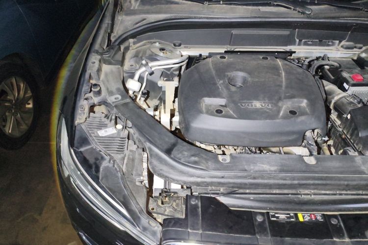 Used Volvo XC60 2021 T5 4x4 Smart Luxury Edition Engine Bay Right