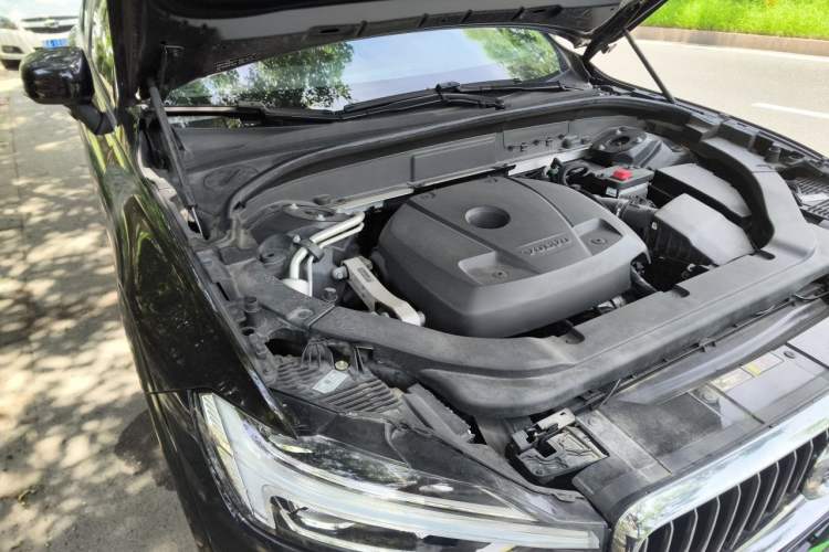 Used Volvo XC60 2021 T5 4x4 Smart Luxury Edition Engine Bay Right