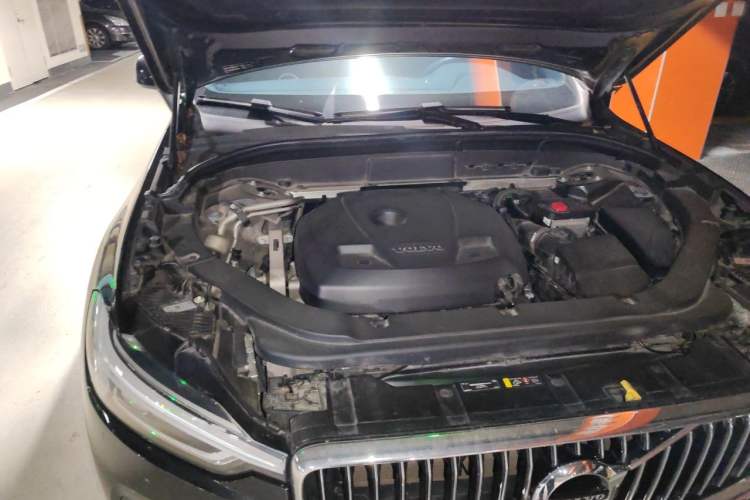 Used Volvo XC60 2021 T5 4x4 Smart Luxury Edition Engine Bay Right