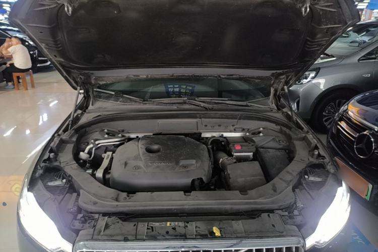 Used Volvo XC60 2021 T5 4x4 Smart Luxury Edition Engine Bay