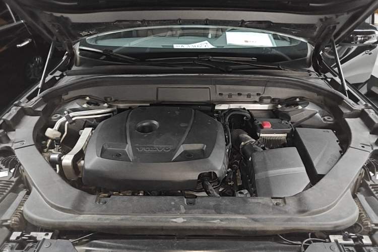 Used Volvo XC60 2021 T5 4x4 Smart Luxury Edition Engine Bay