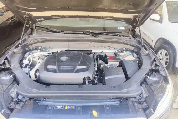 Used Volvo XC60 2021 T5 4x4 Smart Luxury Edition Engine Bay