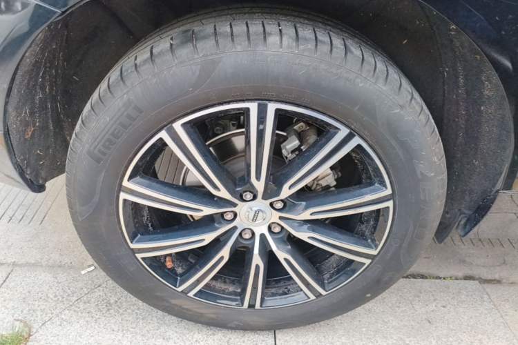 Used Volvo XC60 2021 T5 4x4 Smart Luxury Edition Exterior 2