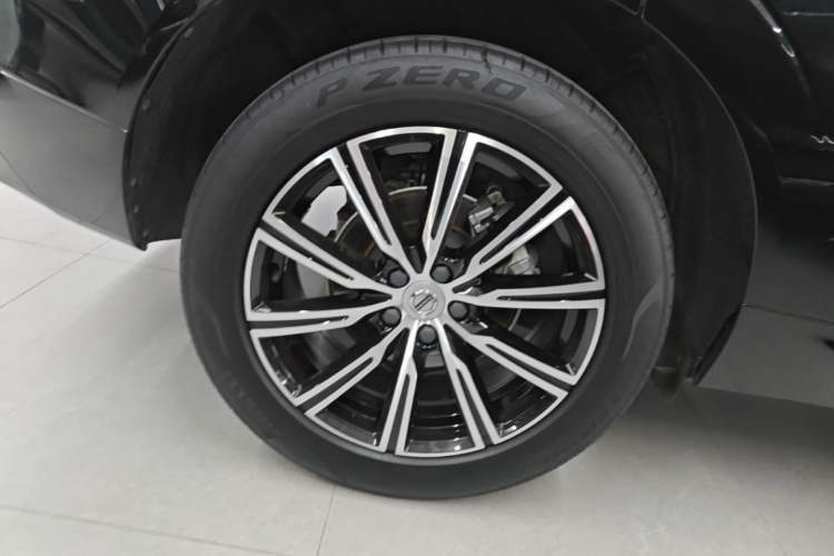 Used Volvo XC60 2021 T5 4x4 Smart Luxury Edition Exterior 5