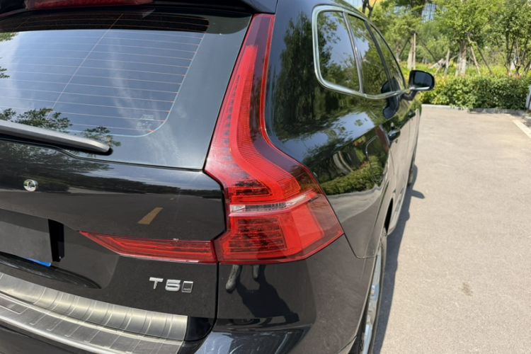 Used Volvo XC60 2021 T5 4x4 Smart Luxury Edition Exterior 8